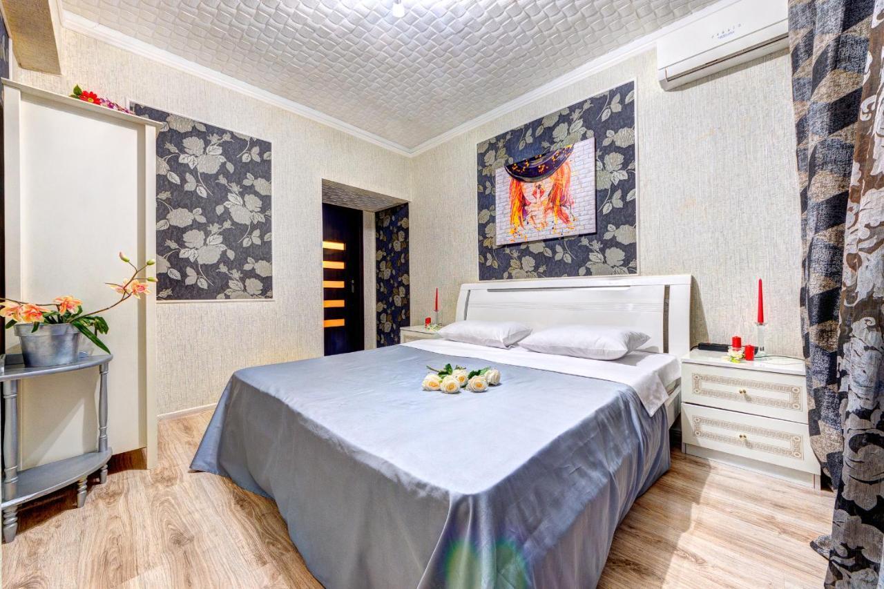 Four-Room Apartment Near The Opera Of Ukraine 基輔 外观 照片